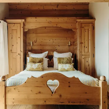 Le Chalet Adults Only